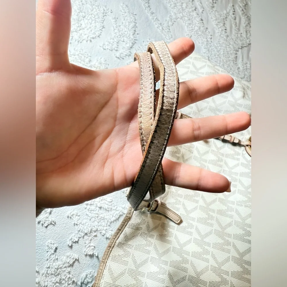 Michael Kors Cream Logo Tote Bag - Picture 4 of 11